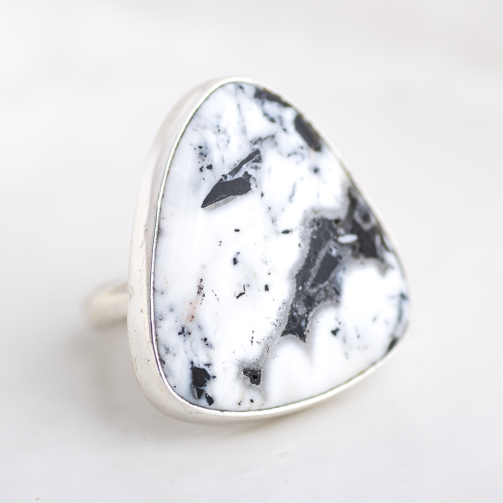 Luminous Ring ◇ White Buffalo ◇ Size 8